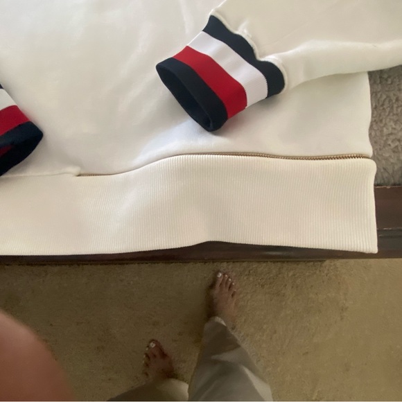 Very nice white top .Worn once  to big for me. - Picture 8 of 9